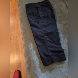 Loft black capris 0P. Cuffed. Slit front pockets, patch back pockets. Like new.